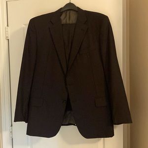 Beautiful Grey pinstriped Hickey Freeman Suit.  44 long pants 36x31.